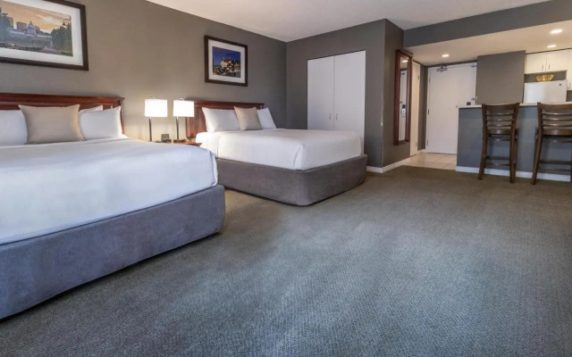 Hotel Faubourg Montreal - ex Holiday Inn Express Hotel & Suites Centr