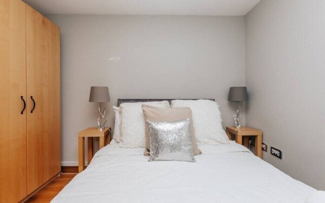 The Herringbone - 3 Bed With Parking Pet Friendly