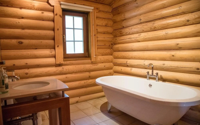 Ash Lodge With Hot Tub, Kingfishers