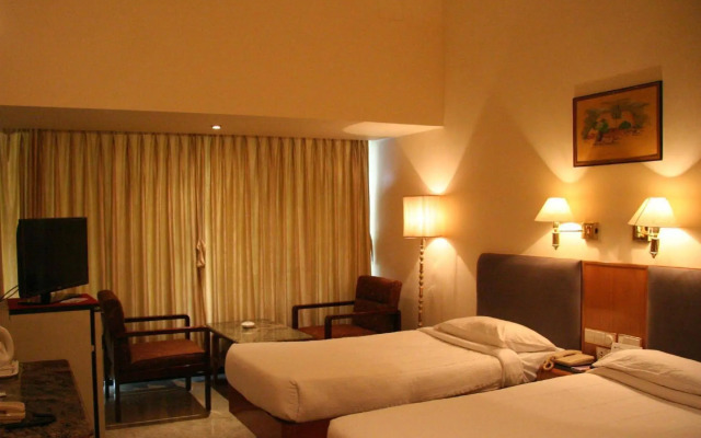 Hotel Parisutham