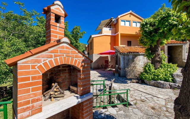 Stunning Apartment in Brsec With 1 Bedrooms and Wifi