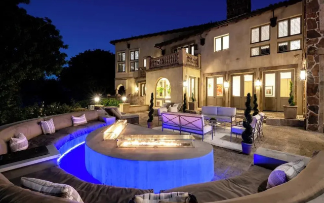 Carolwood - Modern Tuscan Villa With Rolling Lawns and Loggia in Holmby Hills