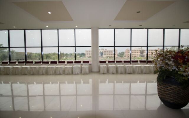 Grand Sarovar Portico