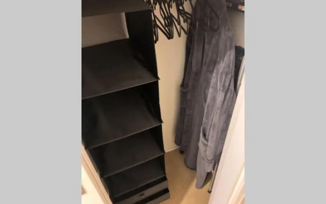 East Melbourne City Studio - Amazing Location & Sunny Charm