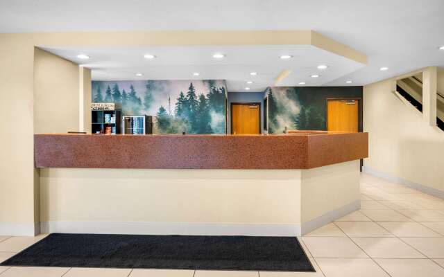 White Pines Inn & Suites