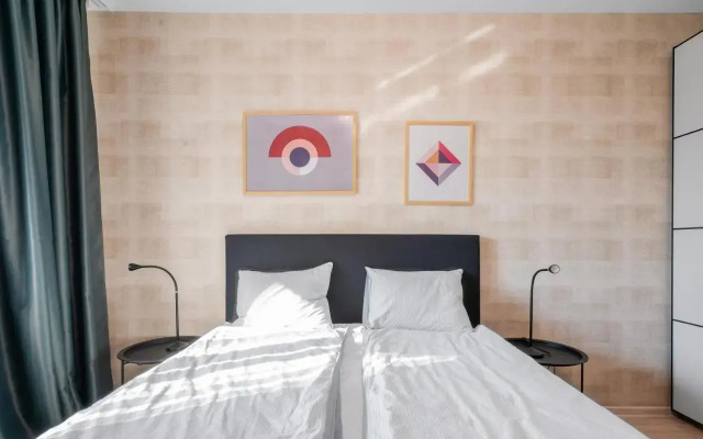 New Stylish 1-bedroom Flat in Business District