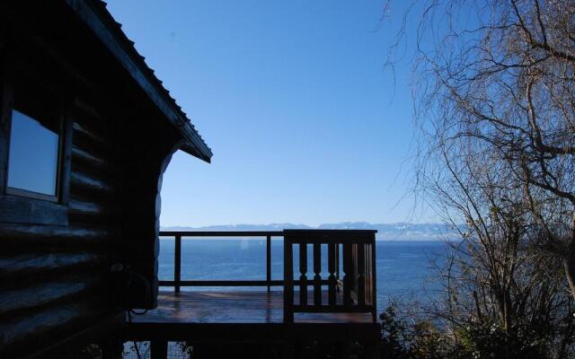 The Beach House Texada - Oceanfront Cabin