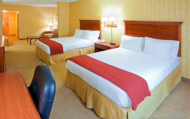 Holiday Inn Express Hotel & Suites Woodbridge, an IHG Hotel