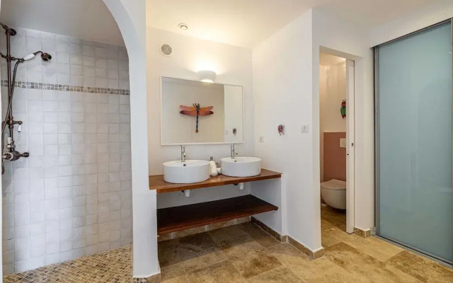 Splendid Flat in Provencal Villa 1br/3p