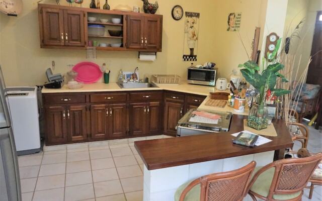 2 Bedroom 'Bird Watching Vacation' Villa