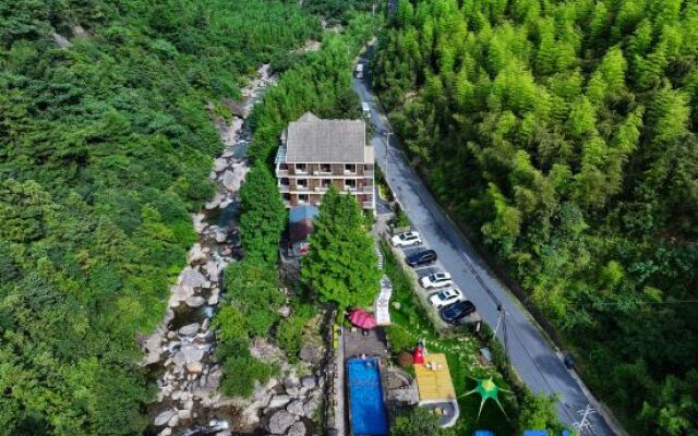 Yunbo Qilu Hostel