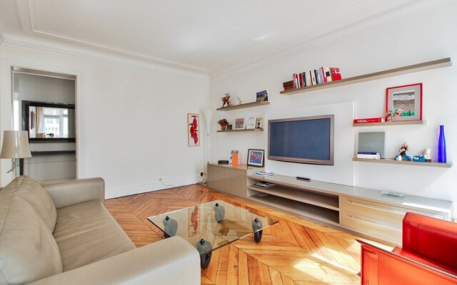 Bright apartment - Victor Hugo