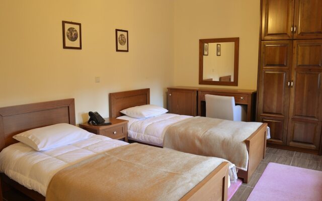 Lakmos Hotel