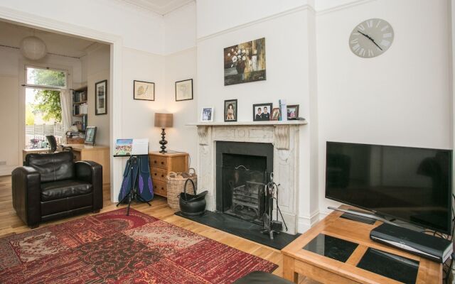 Spacious 3 Bedroom House In Dulwich
