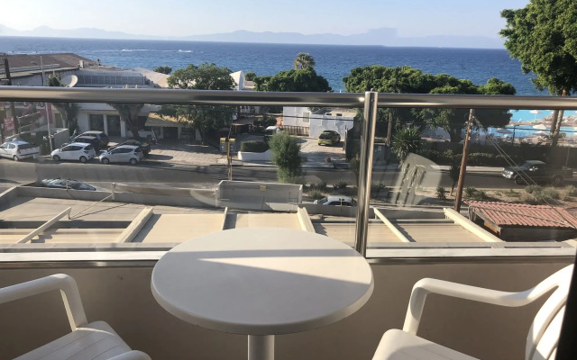 Caravel Apartment Hotel
