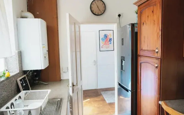 Stylish London Apartment in Hallfield Estate