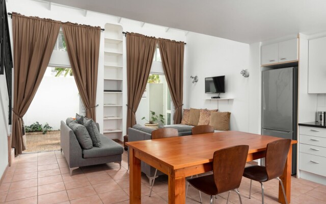 Courtyard on Higgo 6