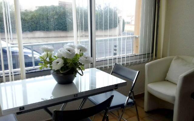 Studio in Agde, With Private Pool and Furnished Terrace - 50 m From th