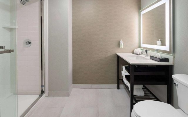 La Quinta Inn & Suites by Wyndham Memphis I-240