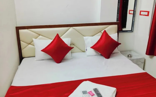 Om Shanti Guest House - Near Ruby General Hospital and Science City
