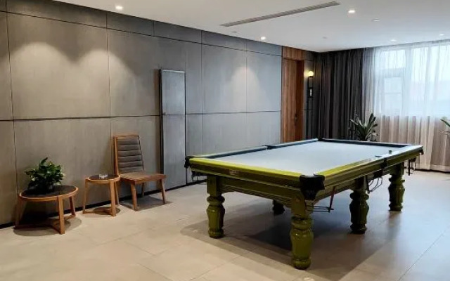 Yilongxuan Hotel (Guangzhou Baiyun Airport Renhe Subway Station)