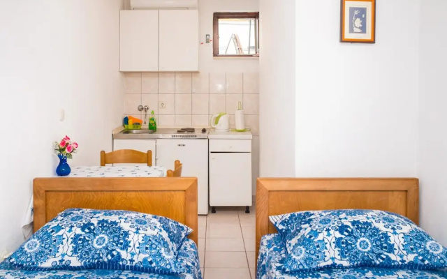 Studio Next to the Beach w Terrace & Parking