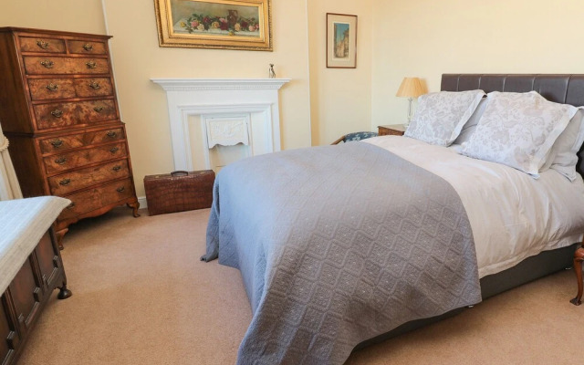 Whinstones at 4 The Villas