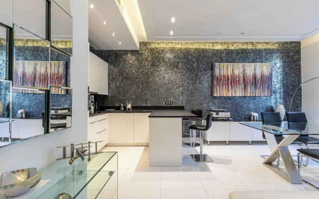 Large Renovated Studio - rue Hoche - Cannes Center