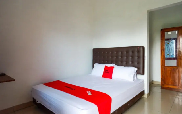 RedDoorz Syariah near Universitas Muhammadiyah Surakarta