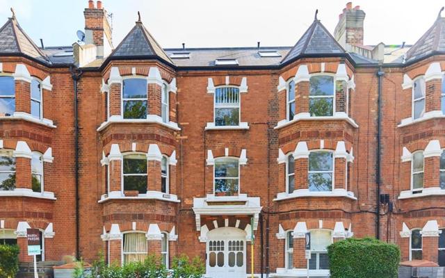 The Elmfield Road Wonder - Dazzling 2bdr Flat