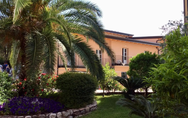 Hotel Regina Del Garda Suite
