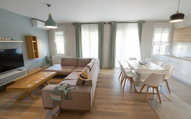 Simon Apartment by Rentalspro