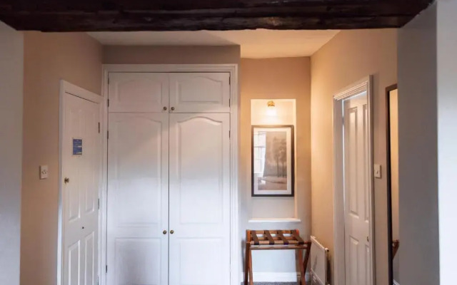 The Raven Hotel