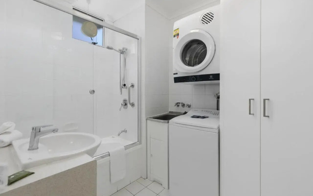 76 Upper Hastings Street Apartment