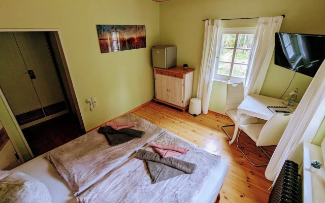 Hotel Lindequist Und Wald Hostel Sellin