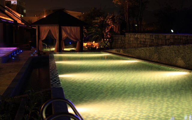 The Loft Seaside Suites