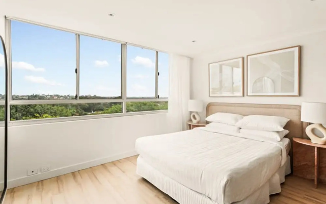 Chic Studio With a Pool and Moments From Shop – Guest Rooms – Sydney