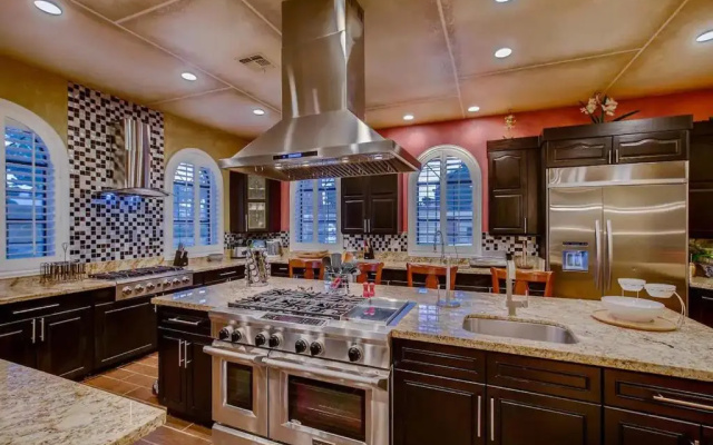 Villa Gordal - Enormous Villa in las Vegas with 39 Sleeps