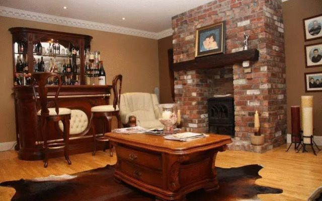 Lake Lodge Guesthouse