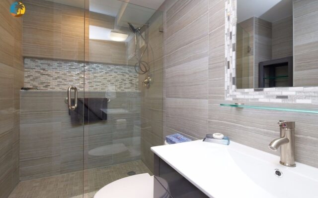 Alexander 519 3 Bedroom Apts by RedAwning