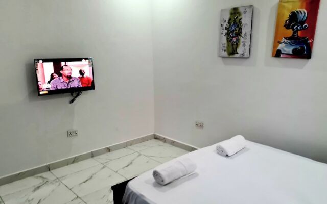 Gorgeous Quiet & Comfy Close to Highway
