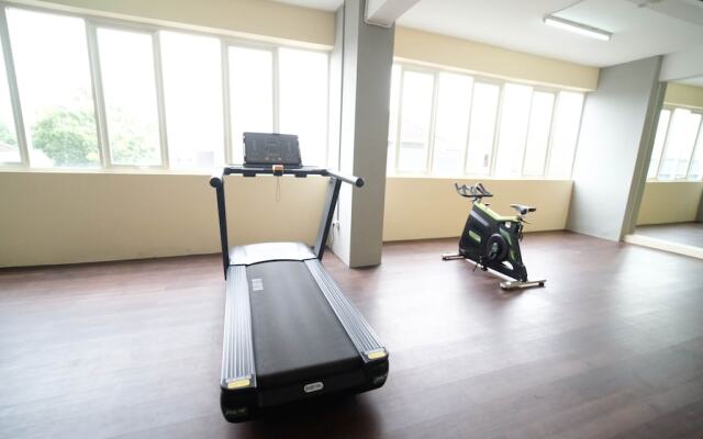 Cozy Living And Tidy 2Br At Puncak Dharmahusada Apartment