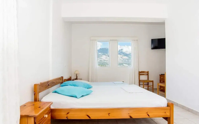 Bluewhite Studio - Mountain View by the Pool