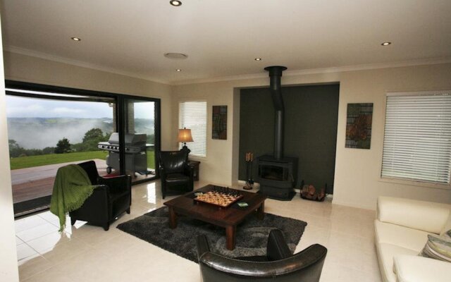 Montville Mountain Lodge
