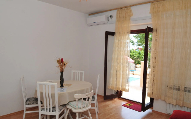 Apartment Marija - with pool : A1 Supetar, Island Brac