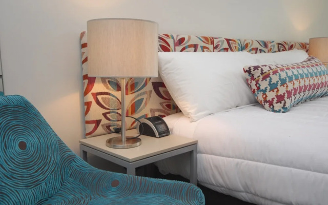 Navigate Seaside Hotel & Apartments