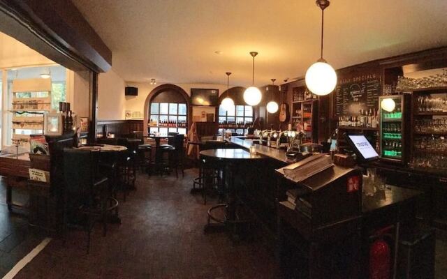 Bar-Bistro-Hotel DOK