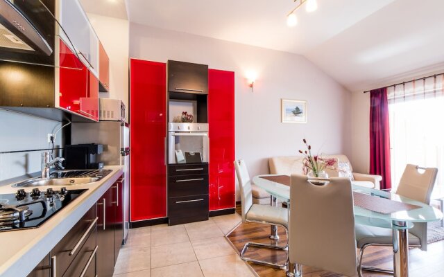 Modern Apartment in Korčula with Terrace