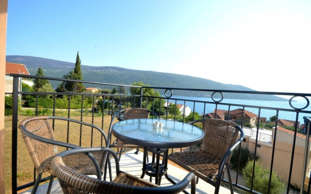 Isidora Apartments