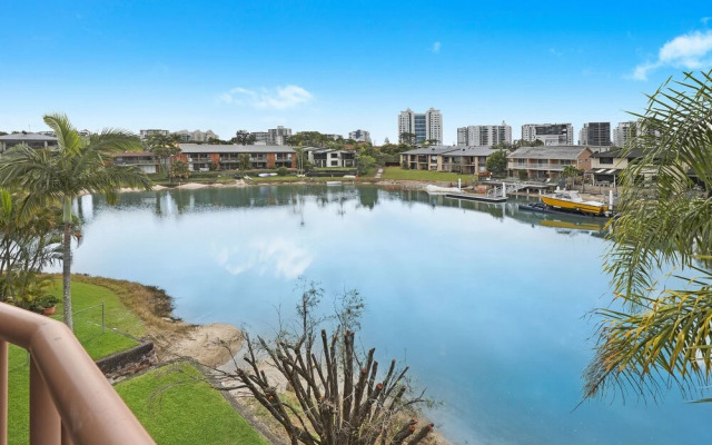 Canal7-On The Mooloolaba Canal